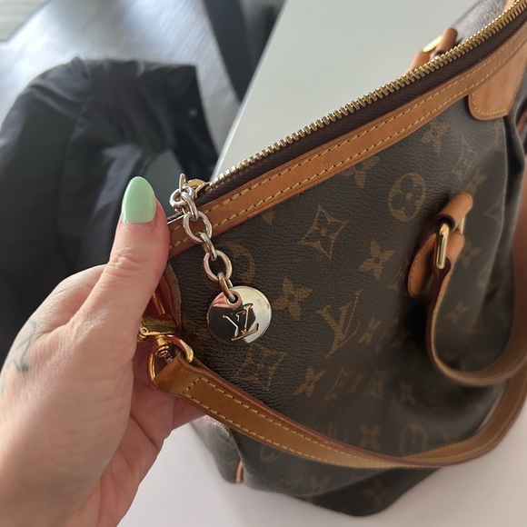 Louis Vuitton Palermo - Picture 6 of 16